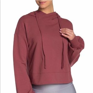 alo yoga social hooded top.